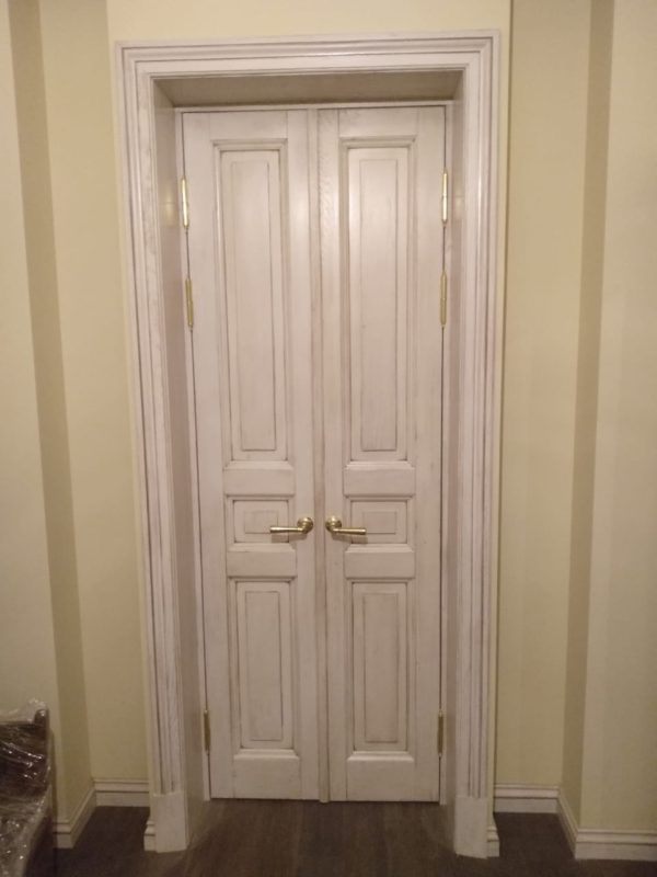 межкомнатная дверь в историческом стиле в СПб