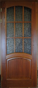 Двери со стеклом из массива сосны        