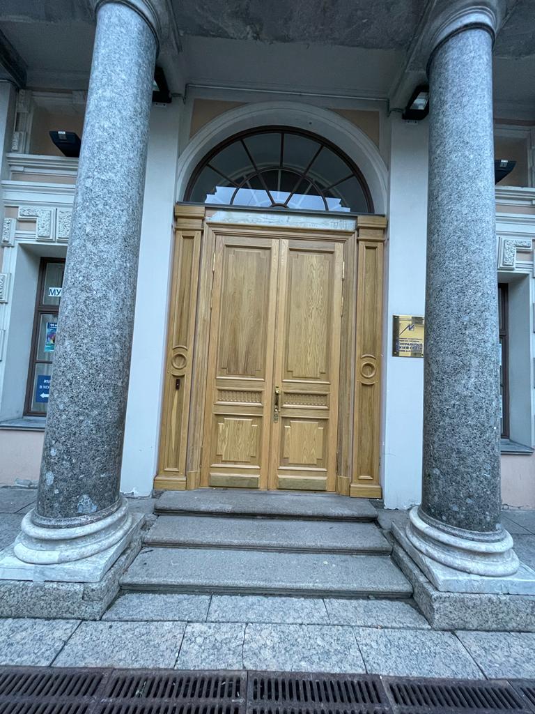 двери - музей Попова на Почтамовской улице