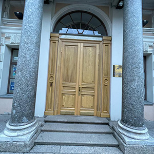 двери - музей Попова на Почтамовской улице