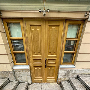 двери из дуба в музее Попова