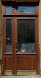 Входная дверь со стеклом