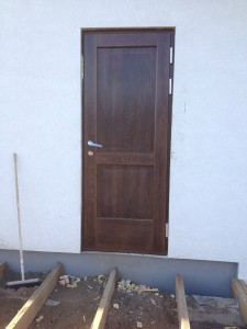 Двери из массива дуба для частного дома     