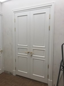 Двери сосна крашенные