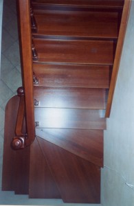 Лестница деревянная забежная    