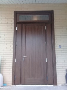 Дверь наружная из массива дуба