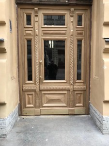 Двери исторические с резьбой