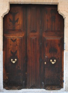 Старинные двери входные из дуба            